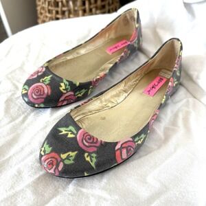 Betsy Johnson Size 8.5 Ballet Flats Casual Round Toe Roses Everyday Coquette